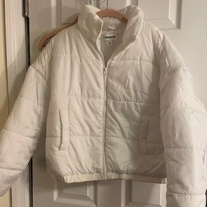 Abound white puffer. Size m.